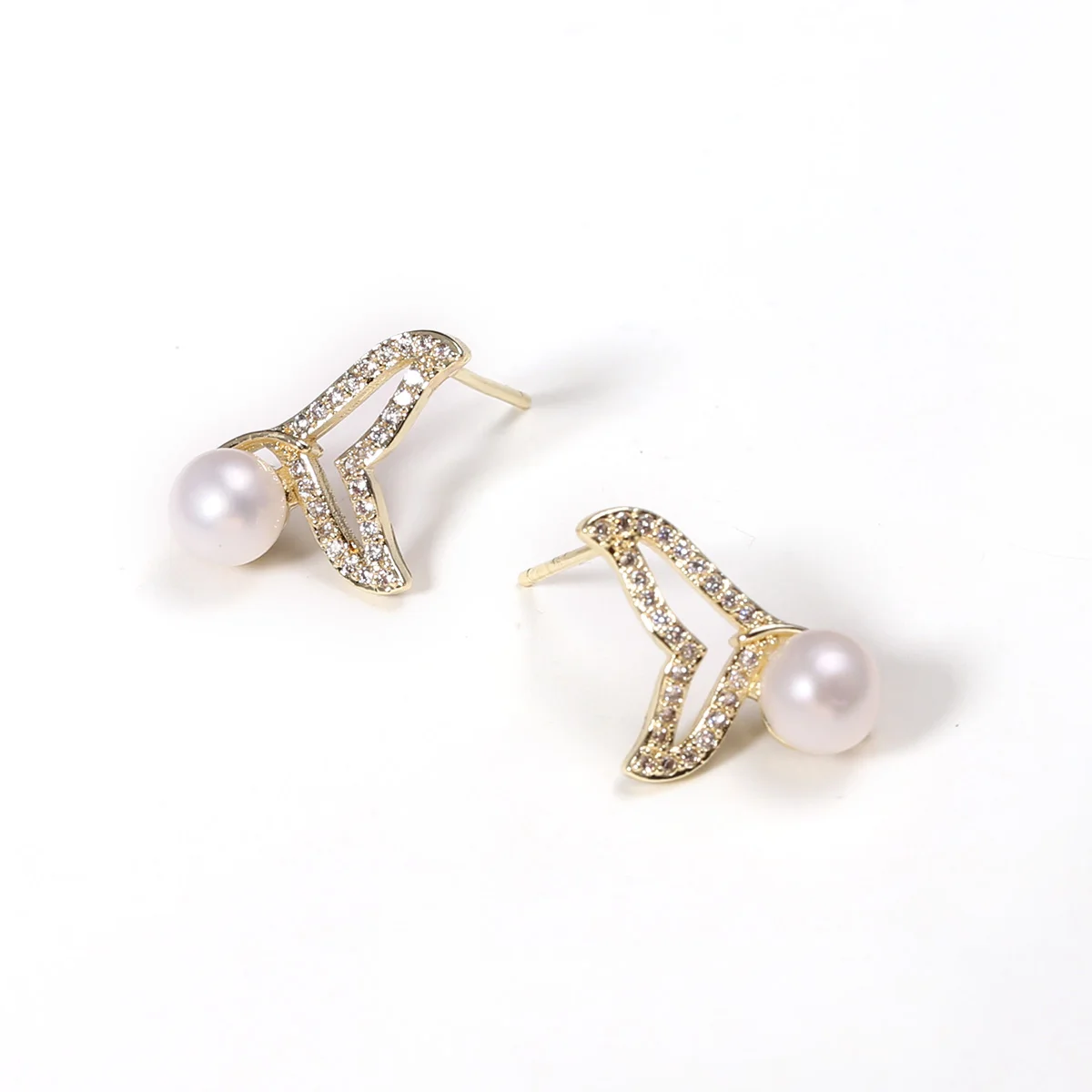 Natural Pearl Bead Stud Earrings Fishtail Shape Cultured Freshwater Pearl Bead Earrings for Jewelry Women Gift 15x10mm
Natural Pearl Bead Stud Earrings Fishtail Shape Cultured Freshwater Pearl Bead Earrings for Jewelry Women Gift 15x10mm