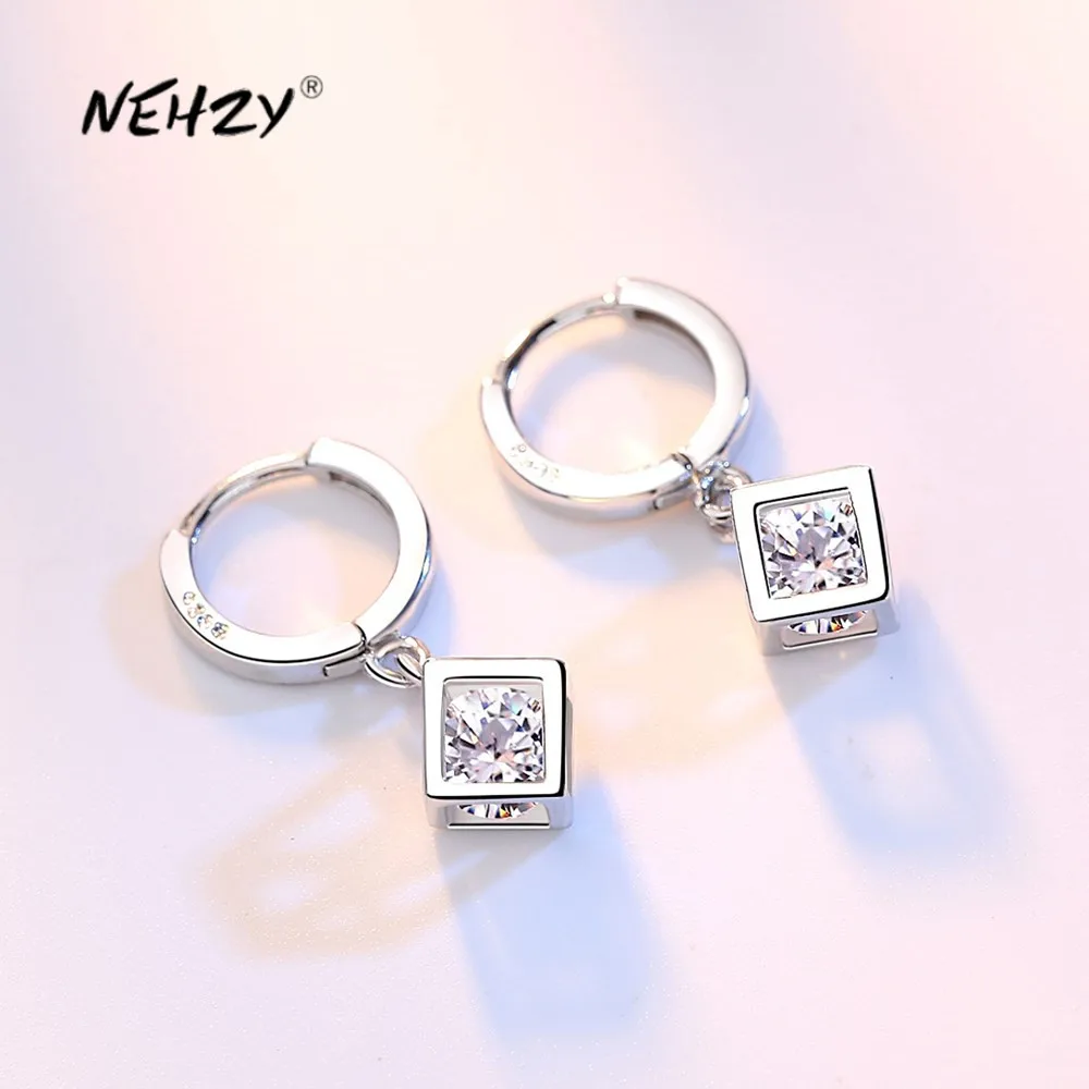 Серебряные серьги NEHZY, ювелирные изделия высокого качества, новые Простые полые квадратные серьги в ретро-стиле с супервспышкой из циркония...
Серебряные серьги NEHZY, ювелирные изделия высокого качества, новые Простые полые квадратные серьги в ретро-стиле с супервспышкой из циркония...