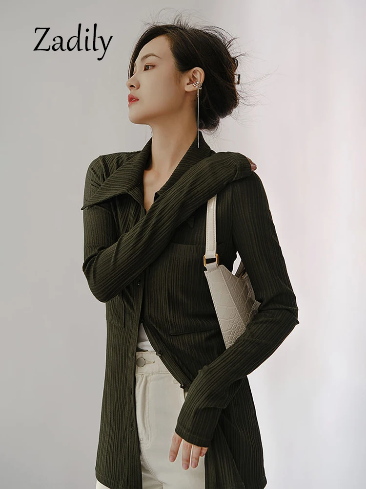 Женская приталенная блузка с длинным рукавом, на пуговицах
Женская приталенная блузка с длинным рукавом, на пуговицах