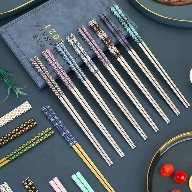 1 Pair Glossy Stainless Steel Chopsticks Metal Chopstick Dinner Tableware Portable Reusable Kitchen Tool
1 Pair Glossy Stainless Steel Chopsticks Metal Chopstick Dinner Tableware Portable Reusable Kitchen Tool