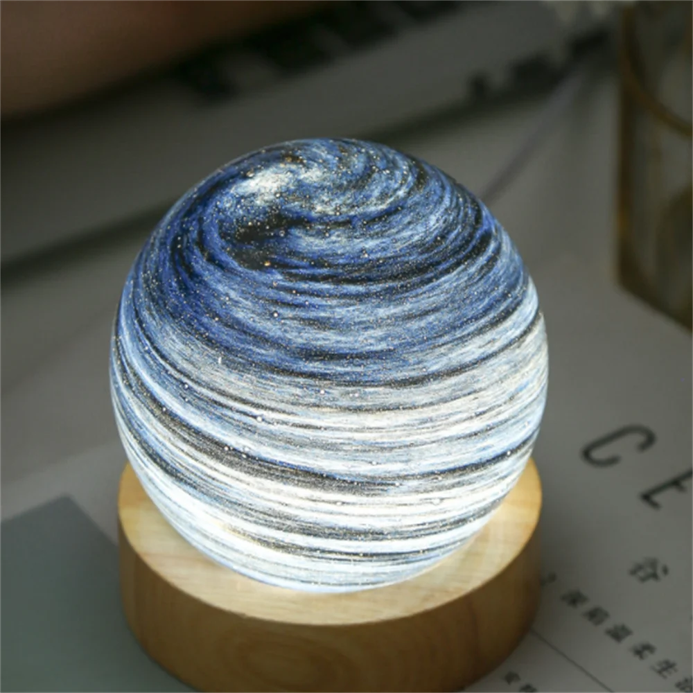 USB Glass Ball Desk Lamp Astronomical Ornaments Fantasy Rainbow Planet Star Light Art Crafts Wooden Case Gifts Home Decoration 
USB Glass Ball Desk Lamp Astronomical Ornaments Fantasy Rainbow Planet Star Light Art Crafts Wooden Case Gifts Home Decoration