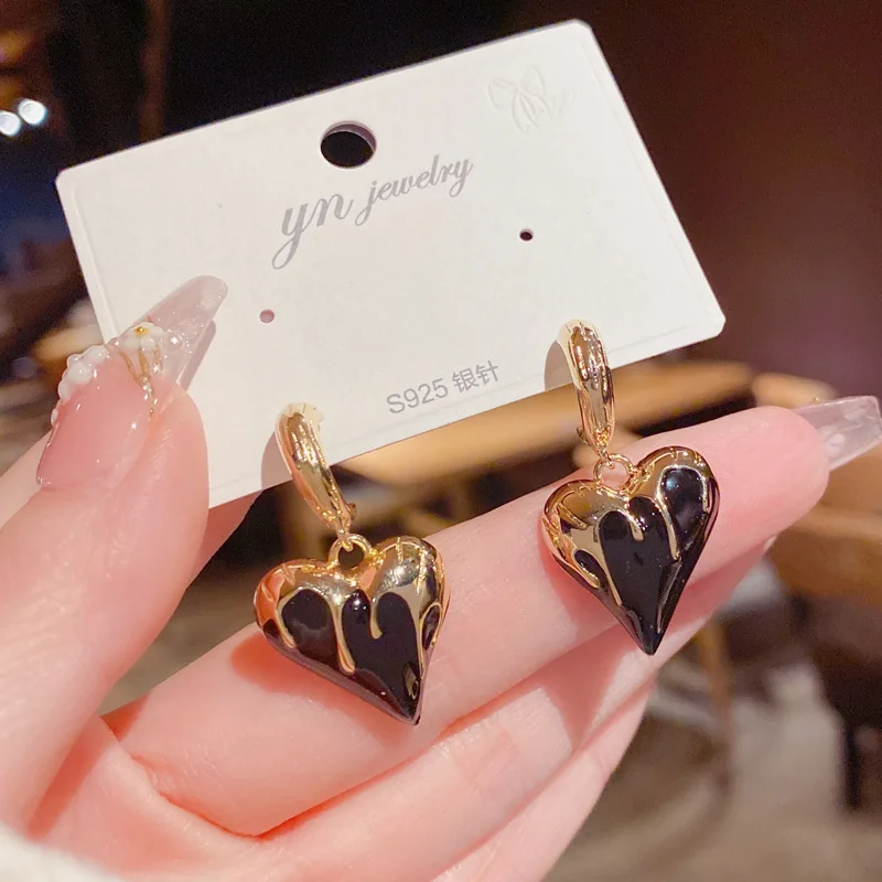 LOVOACC Vintage Black Color Enamel Love Heart Drop Earrings for Women Gold Silver Color Metallic Hanging Dangle Earrings Brincos
LOVOACC Vintage Black Color Enamel Love Heart Drop Earrings for Women Gold Silver Color Metallic Hanging Dangle Earrings Brincos