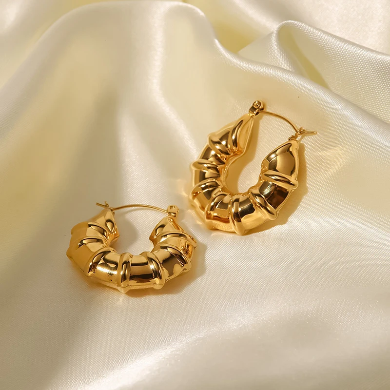 ALTERA Classic Irregular Ear Buckle Stainless Steel Hoop Earrings for Women Girl Luxury Fashion New Circle Jewelry Gift Party
ALTERA Classic Irregular Ear Buckle Stainless Steel Hoop Earrings for Women Girl Luxury Fashion New Circle Jewelry Gift Party