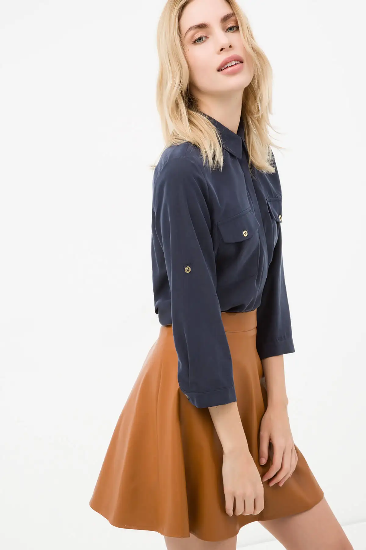 Женская темно-синяя рубашка 
Женская темно-синяя рубашка