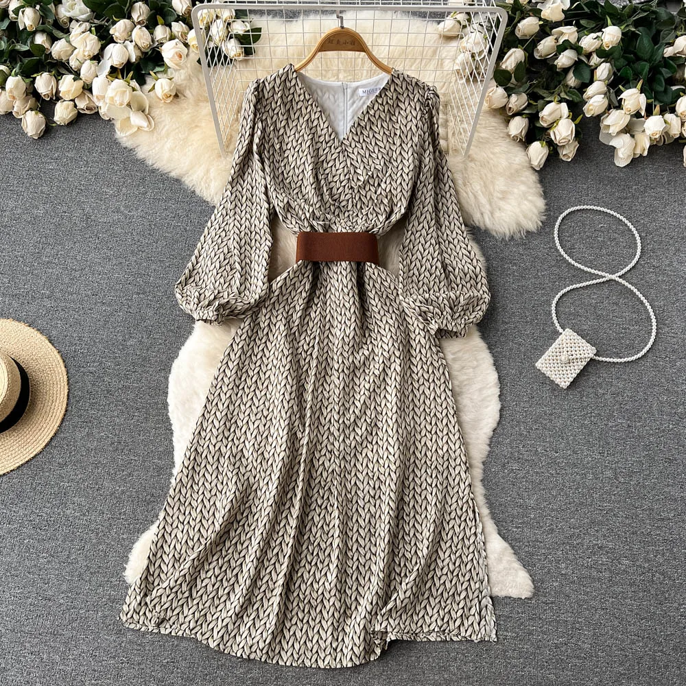 2022 Spring and Autumn New Vintage Lantern Sleeve Hepburn Style V-neck Waist Dress dresses women
2022 Spring and Autumn New Vintage Lantern Sleeve Hepburn Style V-neck Waist Dress dresses women