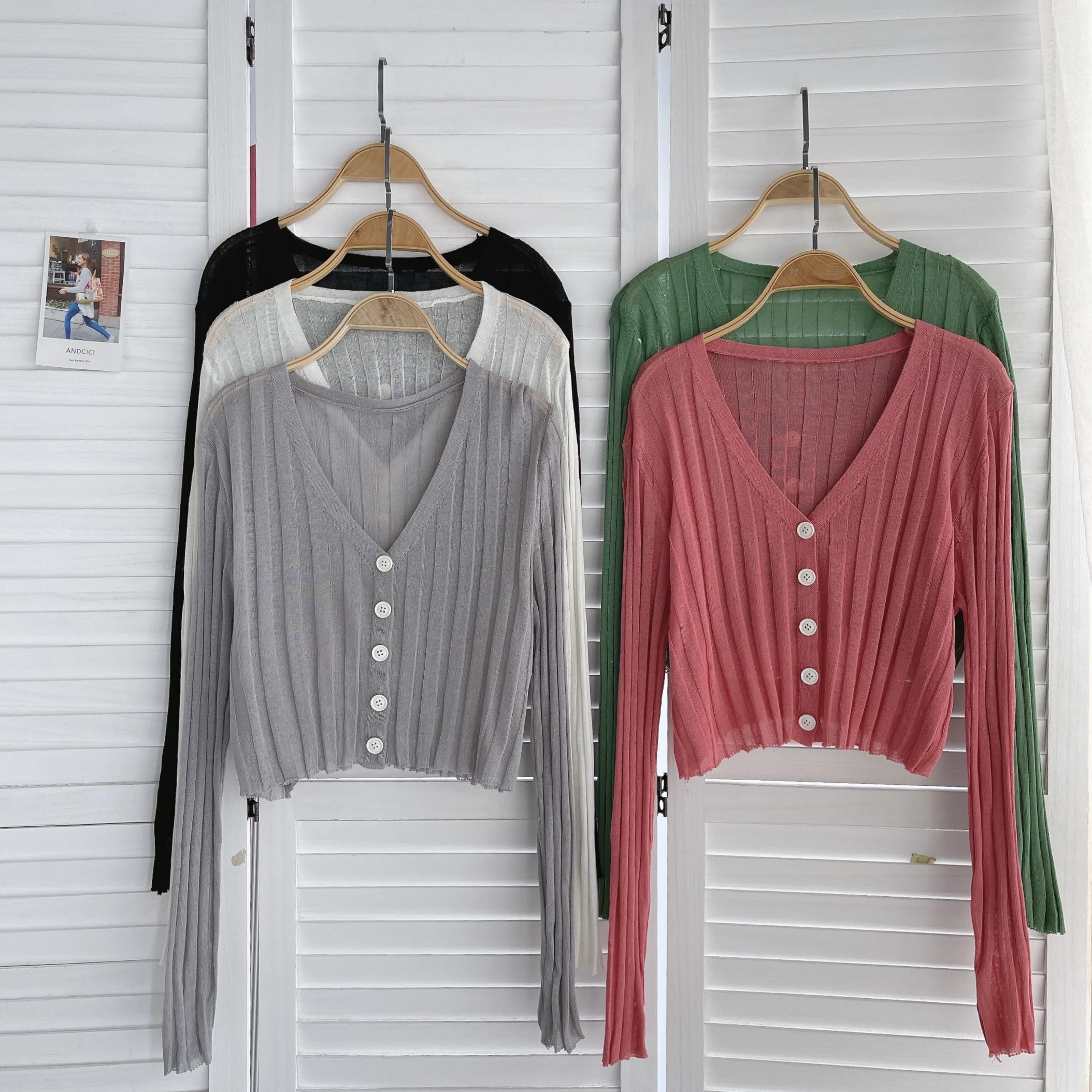 2022 Summer New Fashionable Slim-Fit V-neck Single-Breasted High Waist Short Hollow-out Thin Sun-Protection Shirt
2022 Summer New Fashionable Slim-Fit V-neck Single-Breasted High Waist Short Hollow-out Thin Sun-Protection Shirt