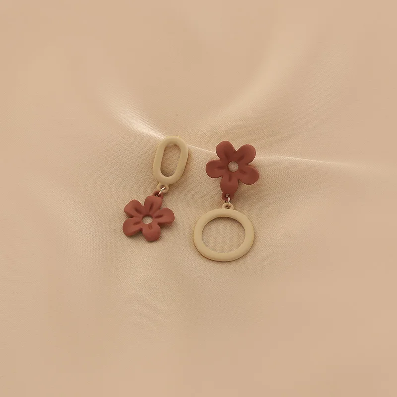 Cute Flower Earrings New Fashion Temperament Earrings Asymmetric Earrings Retro Geometric Earrings
Cute Flower Earrings New Fashion Temperament Earrings Asymmetric Earrings Retro Geometric Earrings