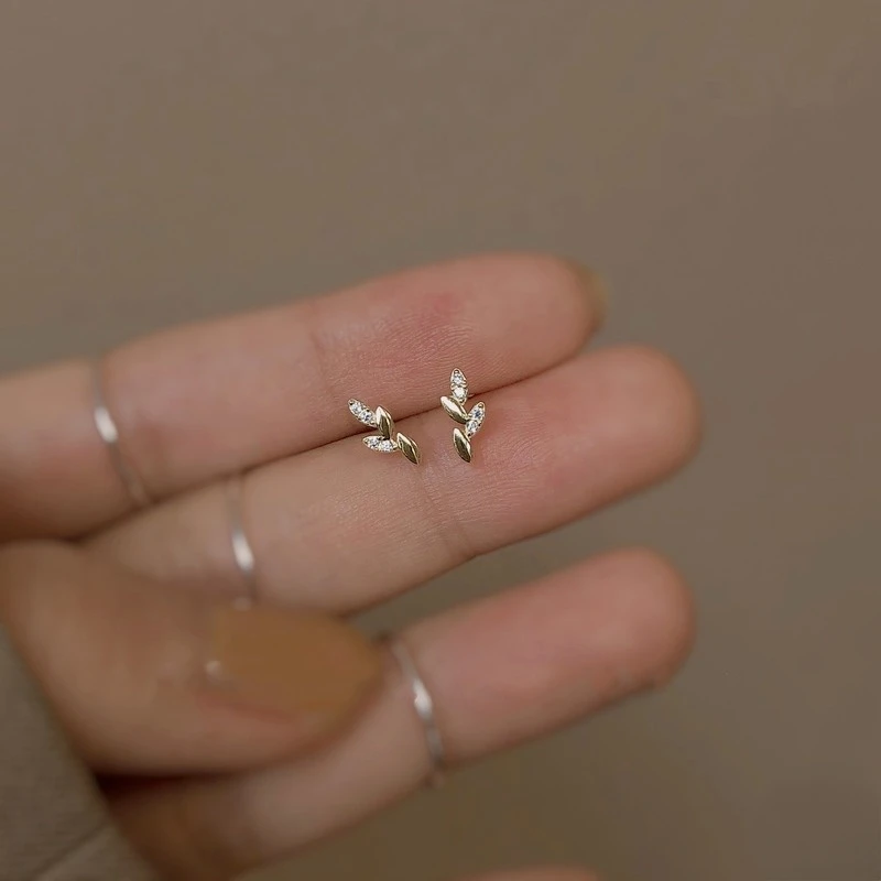 Mini Exquisite Trendy Tree Vine Olive Leaf Earring Cubic Zirconia Lucky Plant Earring For Girl Women Creative Style Jewelry
Mini Exquisite Trendy Tree Vine Olive Leaf Earring Cubic Zirconia Lucky Plant Earring For Girl Women Creative Style Jewelry