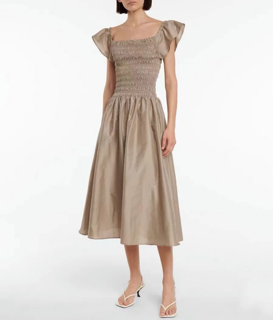 Женское винтажное платье с квадратным вырезом и рукавами-фонариками 
Женское винтажное платье с квадратным вырезом и рукавами-фонариками