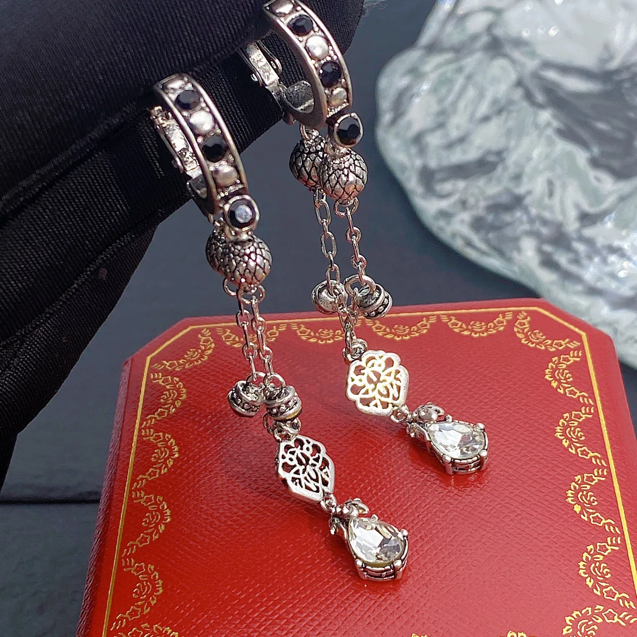 Baroque water drop earrings gothic crown vintage irregular ball ladies' earrings punk jewelry
Baroque water drop earrings gothic crown vintage irregular ball ladies' earrings punk jewelry
