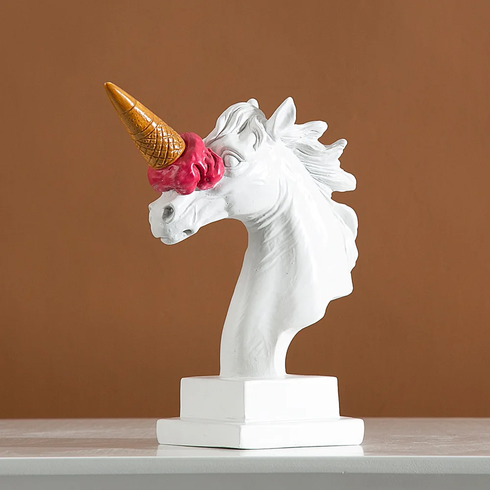 Red Ice Cream Horsehead Statue Resin Crafts Animal Ornaments Desk Decoration Ice Cream Horse Head Sculpture Modern Home Decor 
Red Ice Cream Horsehead Statue Resin Crafts Animal Ornaments Desk Decoration Ice Cream Horse Head Sculpture Modern Home Decor