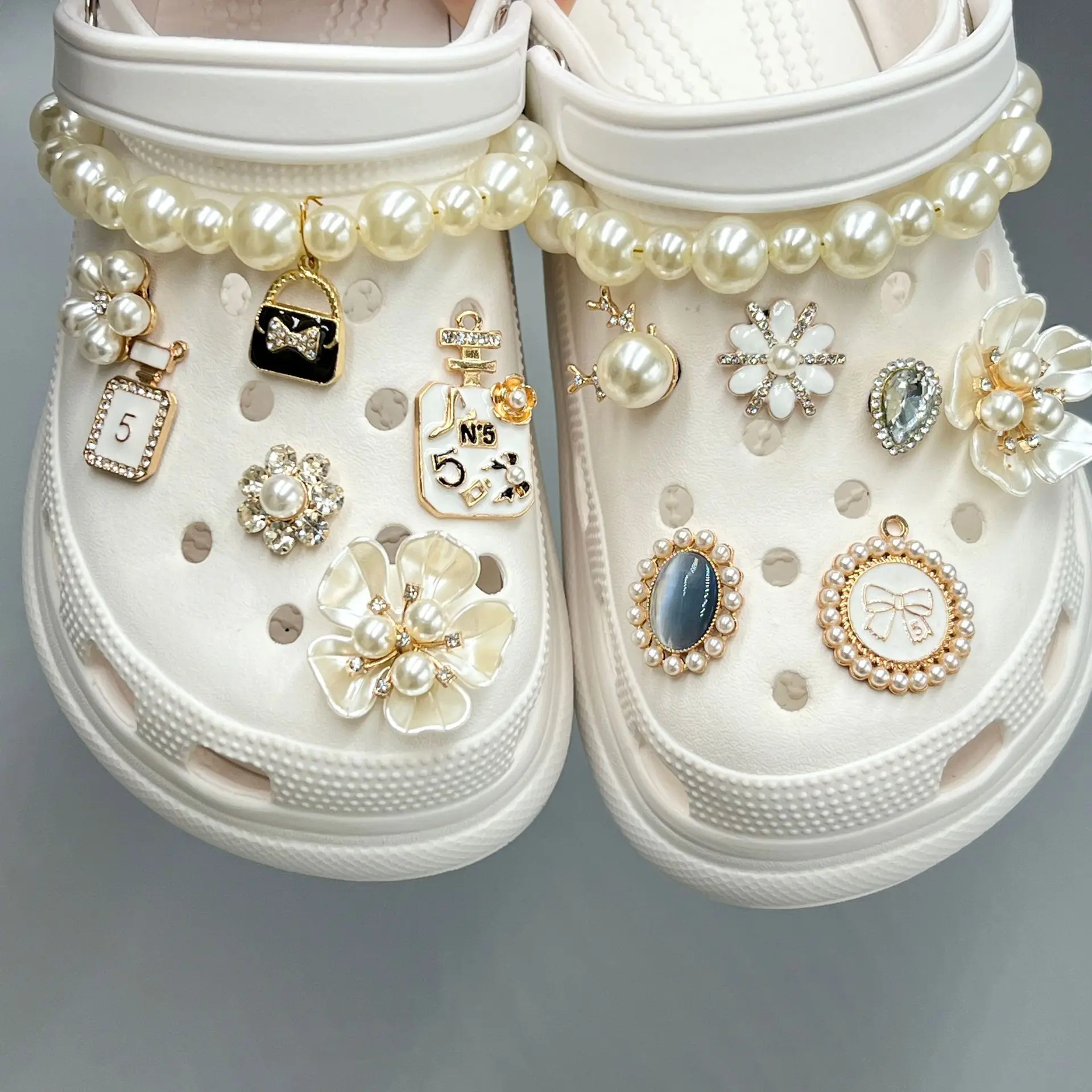 13PCS/Set Croc Shoes Charms Luxury Pearl Chain Shoe DIY Metal Decoration Buckle for Women Girls Crocs Gift Shoelace Accessories
13PCS/Set Croc Shoes Charms Luxury Pearl Chain Shoe DIY Metal Decoration Buckle for Women Girls Crocs Gift Shoelace Accessories