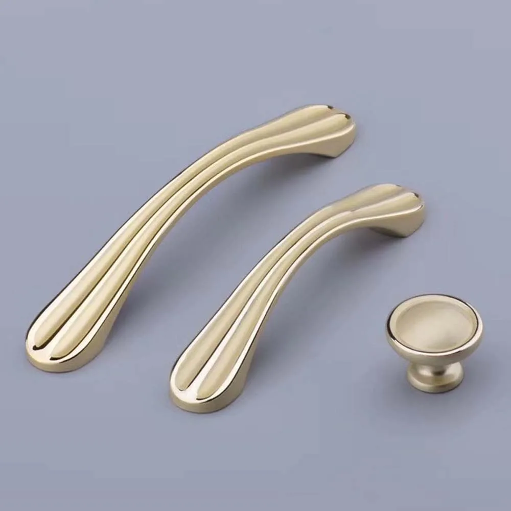 Gold Wardrobe Door Handle European Light Luxury Modern Minimalist Cabinet Handle High-end Cabinet Drawer Single Hole Door Knobs
Gold Wardrobe Door Handle European Light Luxury Modern Minimalist Cabinet Handle High-end Cabinet Drawer Single Hole Door Knobs