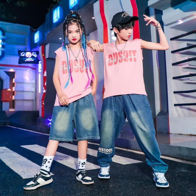 Детская уличная одежда Kpop, розовая футболка без рукавов, повседневные джинсовые брюки в стиле хип-хоп для девочек, костюм для джазовых танцев, одежда для подростков
Детская уличная одежда Kpop, розовая футболка без рукавов, повседневные джинсовые брюки в стиле хип-хоп для девочек, костюм для джазовых танцев, одежда для подростков