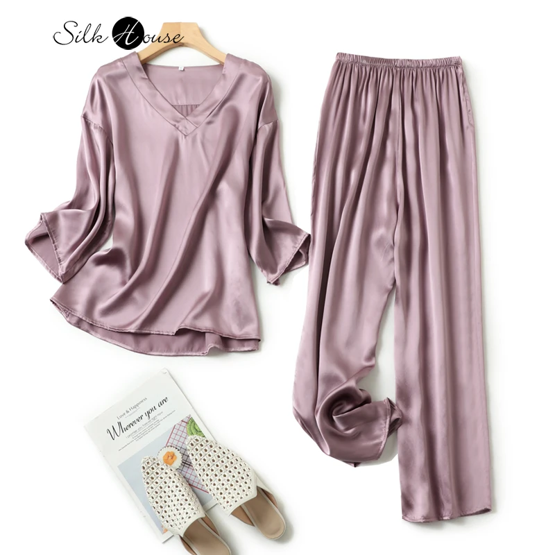 2022 Summer Fashion New SILK PAJAMA SET Women's Solid Color V-neck Loose Top Mulberry Silk Trousers Home Clothes Two-piece Set
2022 Summer Fashion New SILK PAJAMA SET Women's Solid Color V-neck Loose Top Mulberry Silk Trousers Home Clothes Two-piece Set
