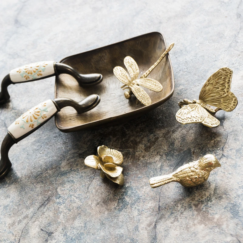American European Retro Brass Small Butterfly Orchid Handle Wardrobe Cabinet Shoe Cabinet Drawer Cabinet Door Pure Copper Handle
American European Retro Brass Small Butterfly Orchid Handle Wardrobe Cabinet Shoe Cabinet Drawer Cabinet Door Pure Copper Handle