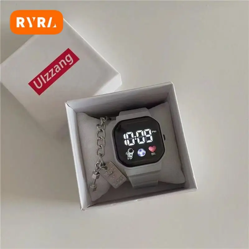 Childrens Electronic Watch Creative Styling Astronaut Electronic Watch Lovely Digital Watch High Quality Leisure Time
Childrens Electronic Watch Creative Styling Astronaut Electronic Watch Lovely Digital Watch High Quality Leisure Time