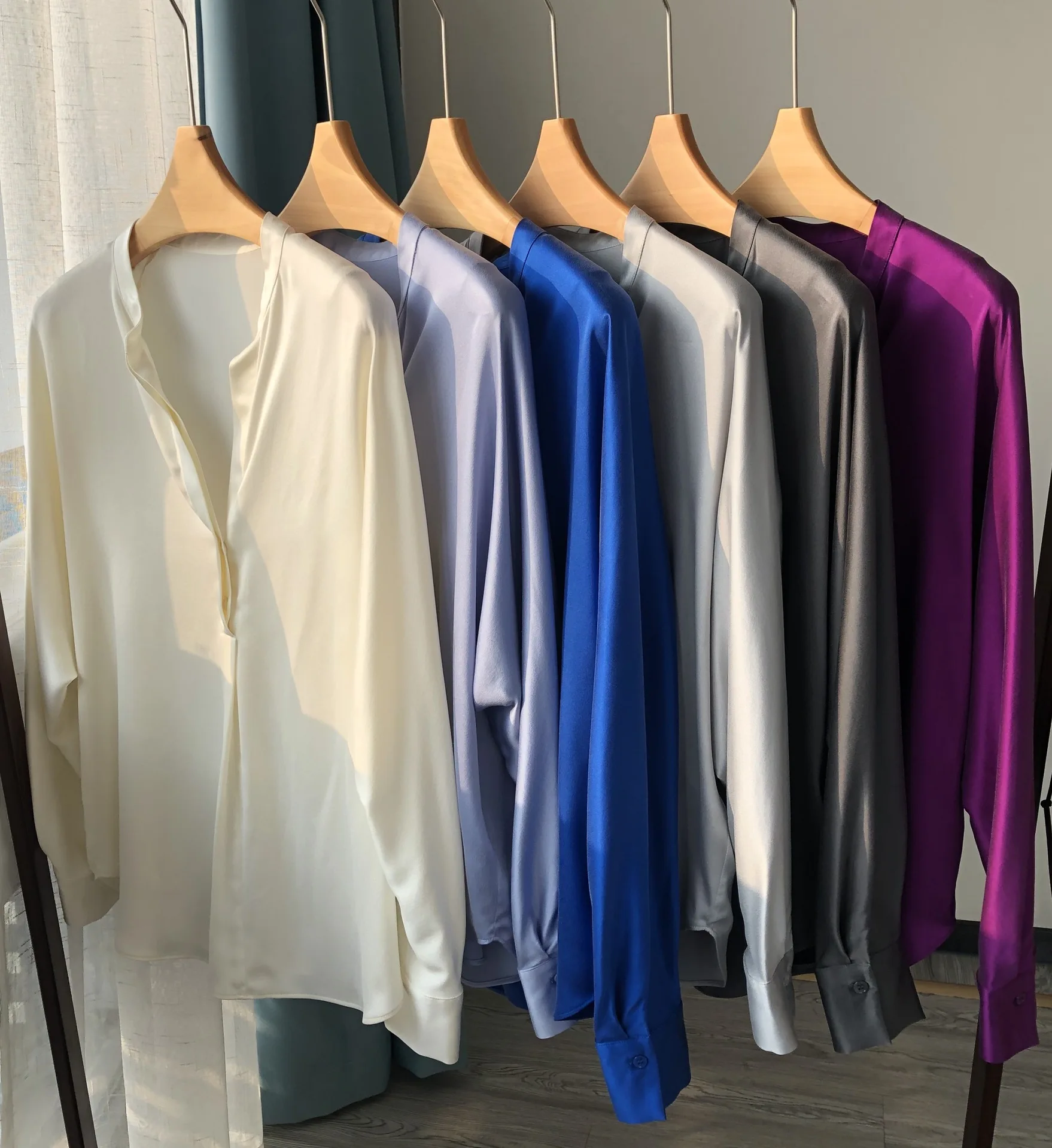 Light Luxury Socialite French Unique Super Fairy Heavy Industry Temperament Comfortable Casual Silk Shirt
Light Luxury Socialite French Unique Super Fairy Heavy Industry Temperament Comfortable Casual Silk Shirt