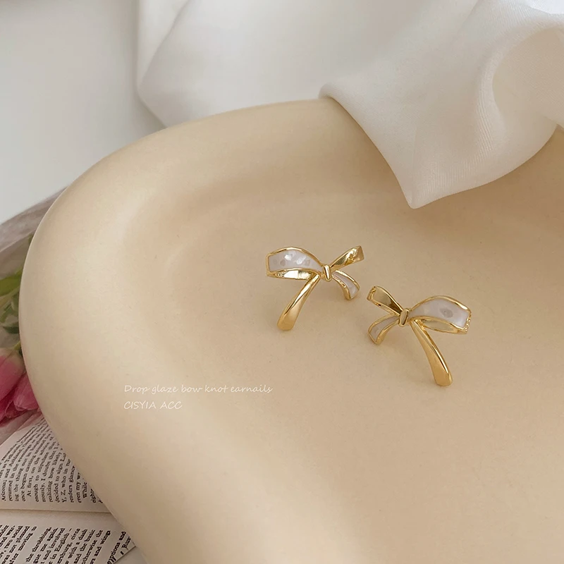 Lady's Elegant Drop Glaze Metal Bow Stud Earrings For Woman in 2021 New Korean Fashion Jewelry Sweet Earrings For Student Girls
Lady's Elegant Drop Glaze Metal Bow Stud Earrings For Woman in 2021 New Korean Fashion Jewelry Sweet Earrings For Student Girls