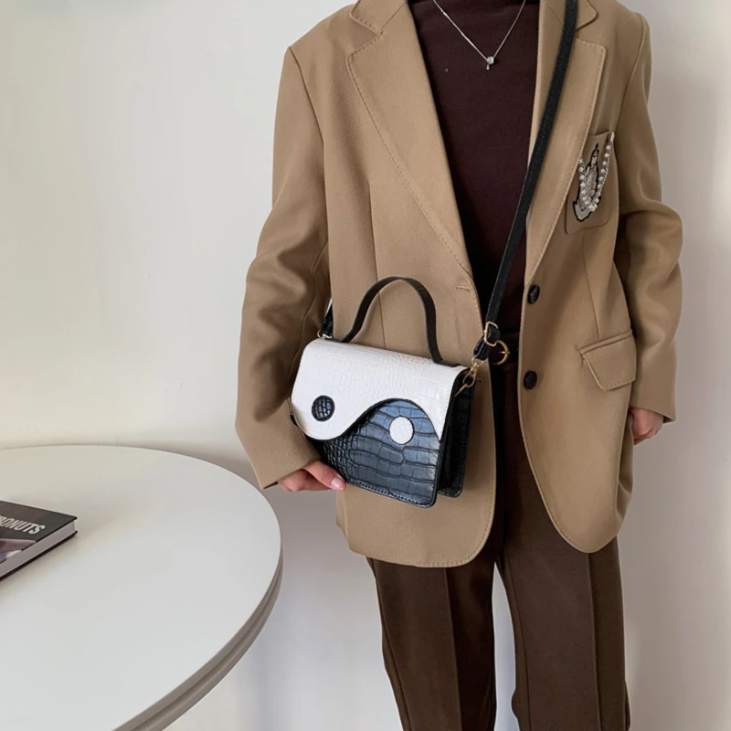 Alligator Pattern Crossbody For Women Personality Tai Chi Print Hand Bag Pu Leather Shoulder Bag Large Capacity Tote Bag
Alligator Pattern Crossbody For Women Personality Tai Chi Print Hand Bag Pu Leather Shoulder Bag Large Capacity Tote Bag