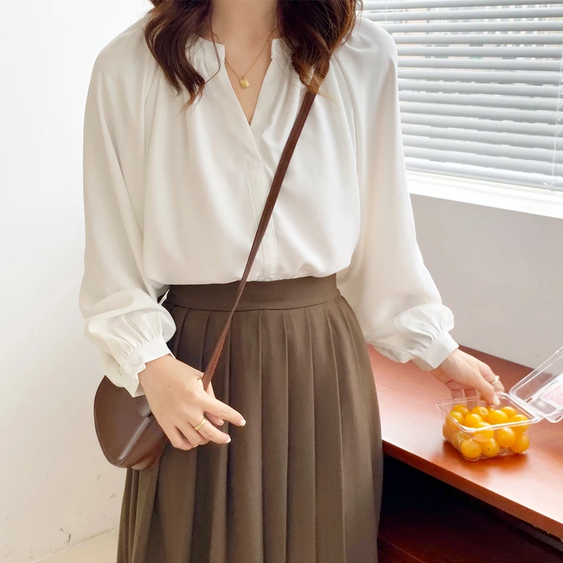 Spring 2022 New Designer Sweet Chic Blouse Small Hong Kong Style French Vintage Shirt
Spring 2022 New Designer Sweet Chic Blouse Small Hong Kong Style French Vintage Shirt