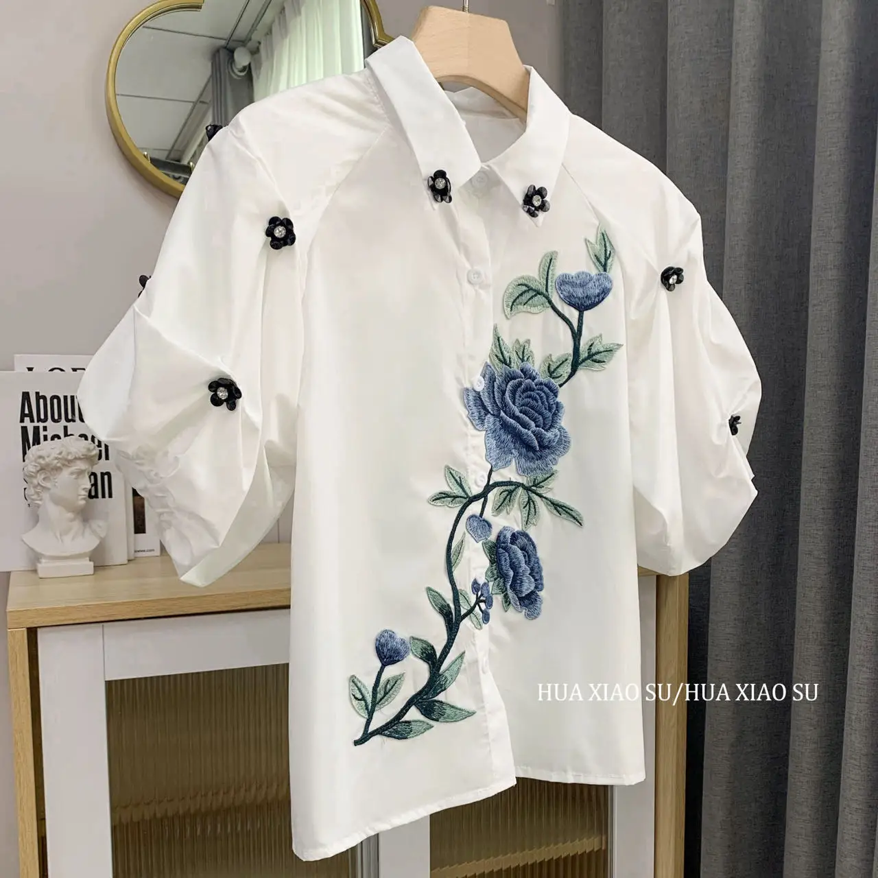 Diamond Lapel Embroidered Lantern Sleeves Shirt for Women's White Blouse Top 2023 Summer New Fashion
Diamond Lapel Embroidered Lantern Sleeves Shirt for Women's White Blouse Top 2023 Summer New Fashion