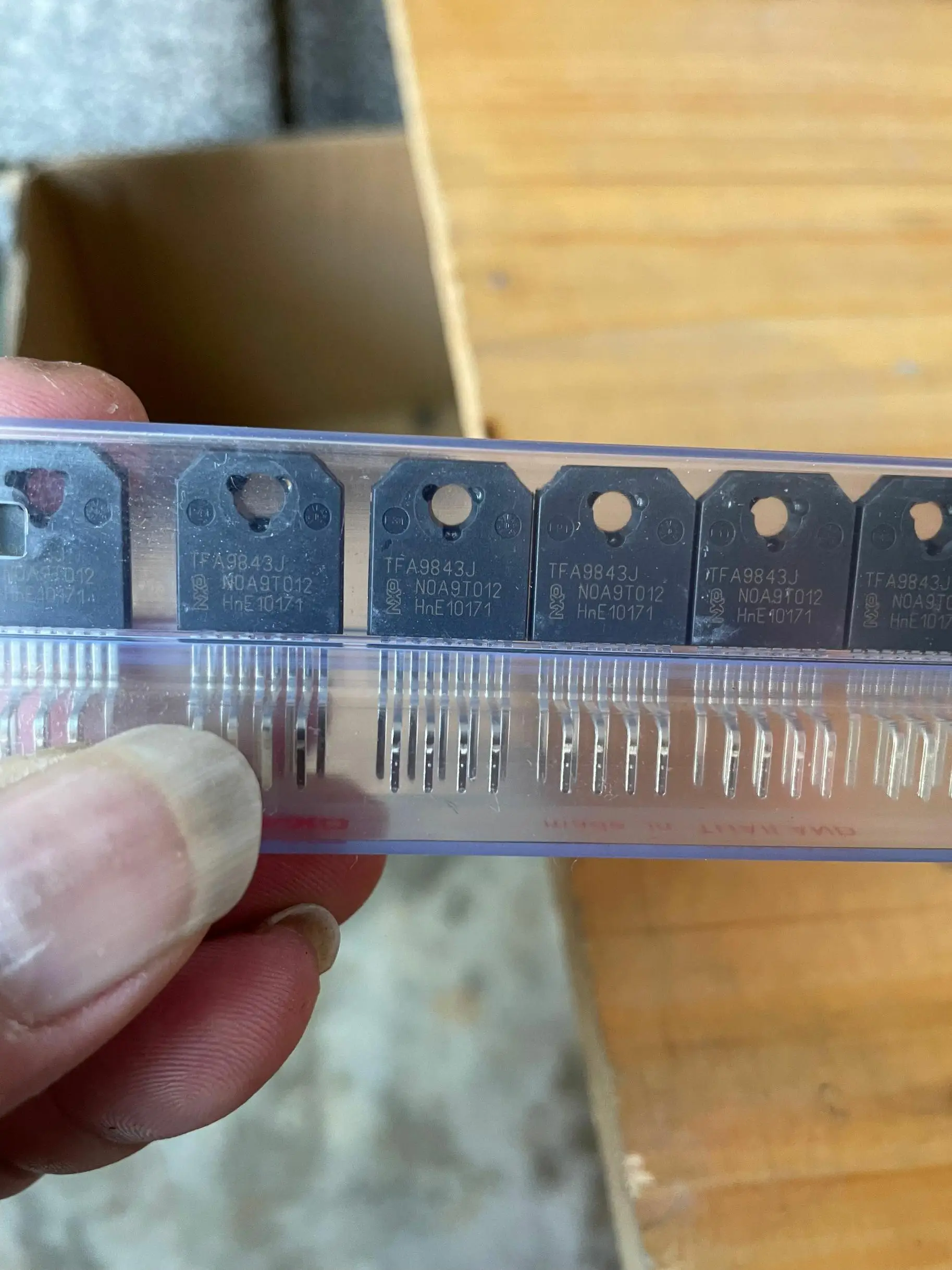 NEW TFA9843J TFA9843AJ ZIP9
NEW TFA9843J TFA9843AJ ZIP9