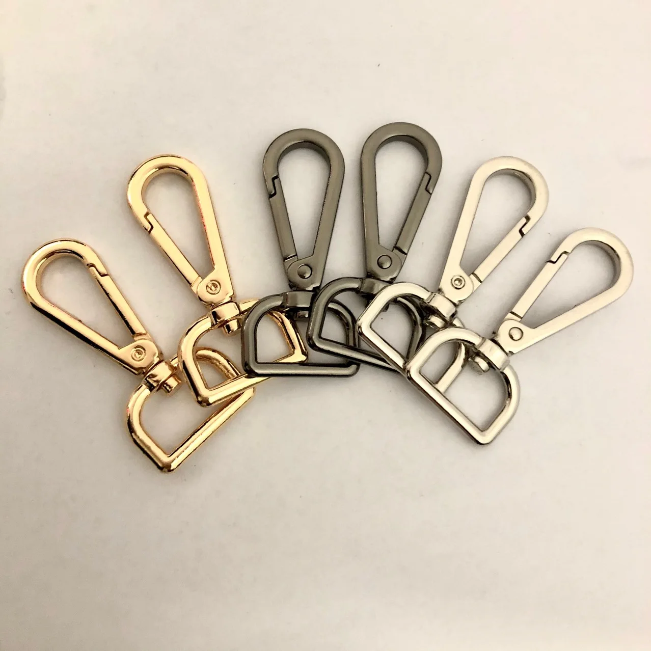 2pcs Metal 20mm Swivel Eye Snap Hook Trigger Clasps Clips For Leather Bag Strap Belt Webbing Strap DIY Buckle Keychain
2pcs Metal 20mm Swivel Eye Snap Hook Trigger Clasps Clips For Leather Bag Strap Belt Webbing Strap DIY Buckle Keychain