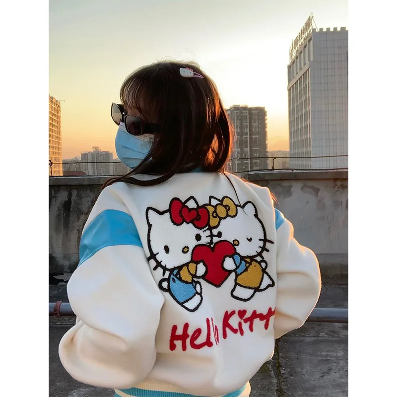 Kawaii Sanrios Hello Kitty аниме мультфильм бейсбольная форма Ретро американская куртка женские новые модные топы подарок на день рождения
Kawaii Sanrios Hello Kitty аниме мультфильм бейсбольная форма Ретро американская куртка женские новые модные топы подарок на день рождения