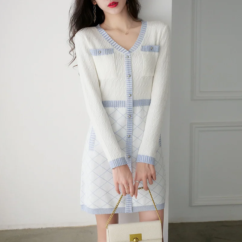 Women's Knitted Dresses 2022 Autumn New Fashion Slim V-neck Sweater Dress Korean Chic Casual Single-breasted Slim Cardigan Dress
Women's Knitted Dresses 2022 Autumn New Fashion Slim V-neck Sweater Dress Korean Chic Casual Single-breasted Slim Cardigan Dress