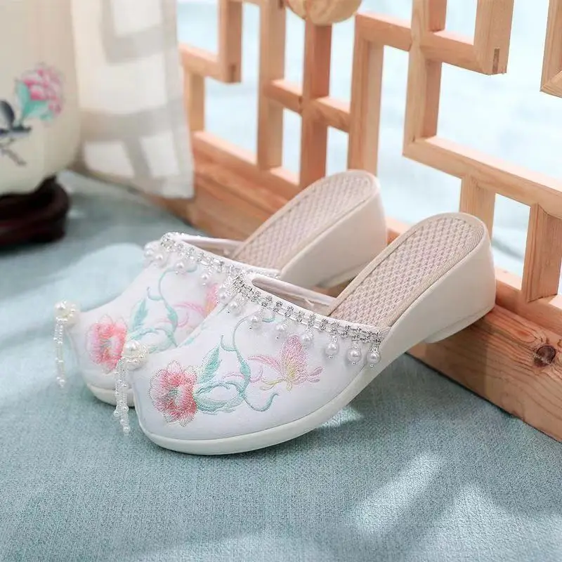 Sweet Beige Pointed Tassels Knitted Embroidery Step on Summer Lanxi People's Sandals Outdoor Slippers
Sweet Beige Pointed Tassels Knitted Embroidery Step on Summer Lanxi People's Sandals Outdoor Slippers
