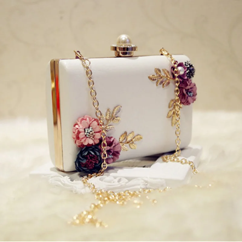 Fashion Women Leather Evening Bag Dinner Party Lady Wedding Flower Clutch Purse(white)
Fashion Women Leather Evening Bag Dinner Party Lady Wedding Flower Clutch Purse(white)