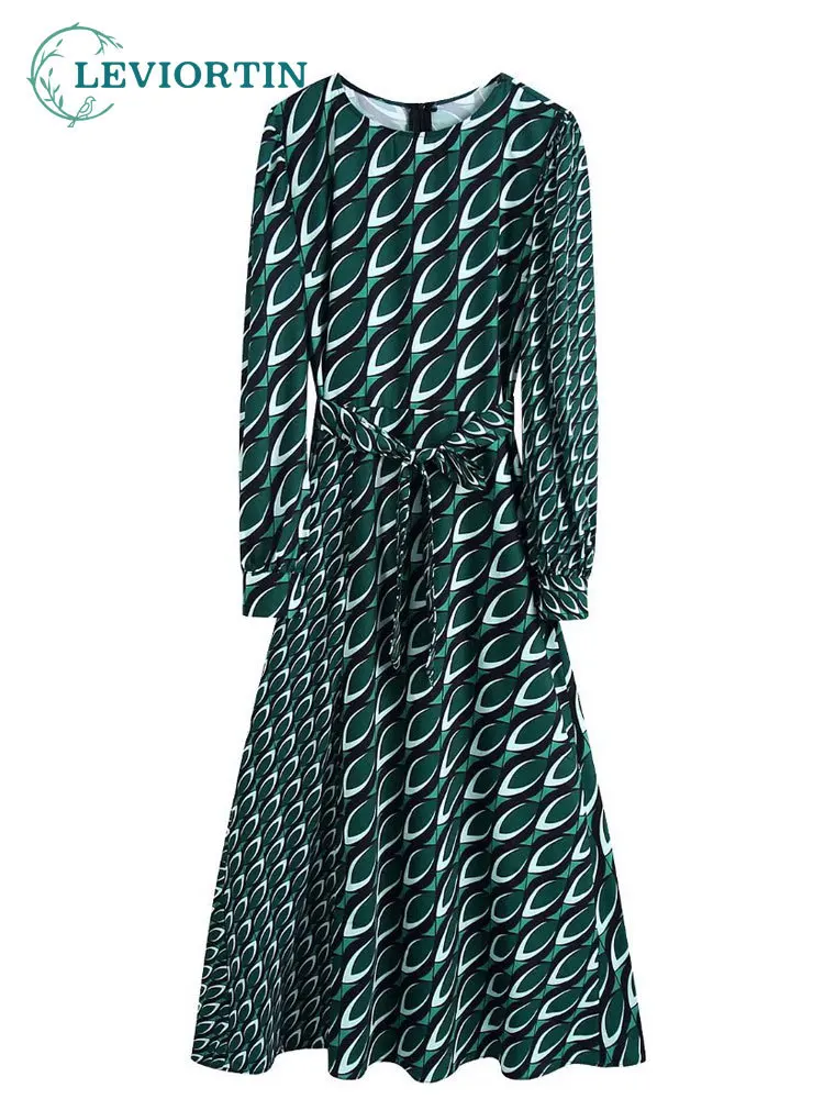 Женское платье на молнии с круглым вырезом и длинным рукавом 
Женское платье на молнии с круглым вырезом и длинным рукавом