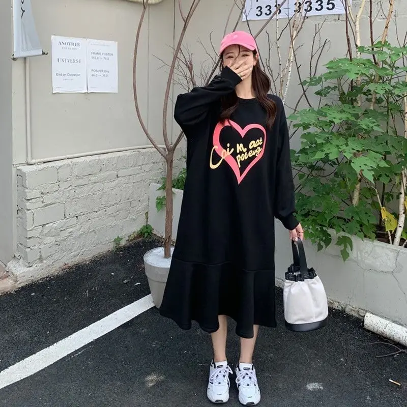 Autumn New Pleated Letter Printing T Shirt Dress Long Sleeve O-Neck Solid Loose Plus Size Dresses Fashion Casual Women Clothing
Autumn New Pleated Letter Printing T Shirt Dress Long Sleeve O-Neck Solid Loose Plus Size Dresses Fashion Casual Women Clothing