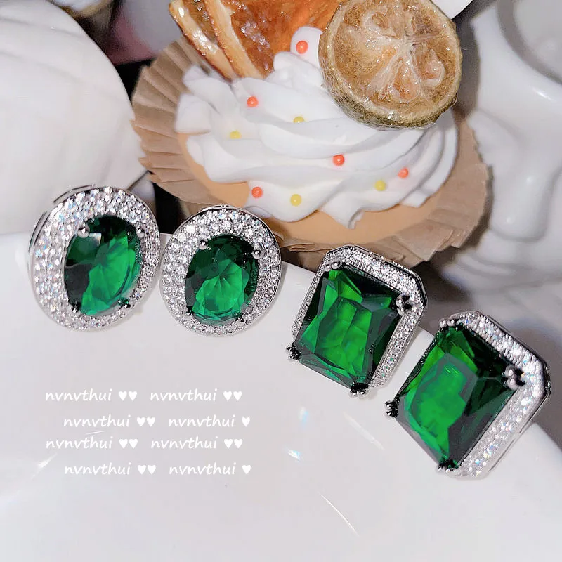 Vintage Peacock Emerald Eardrops 18K Gold Plated Multi-Cut Emerald Zircon Big Diamond Water Drop Full Diamond Earrings 
Vintage Peacock Emerald Eardrops 18K Gold Plated Multi-Cut Emerald Zircon Big Diamond Water Drop Full Diamond Earrings
