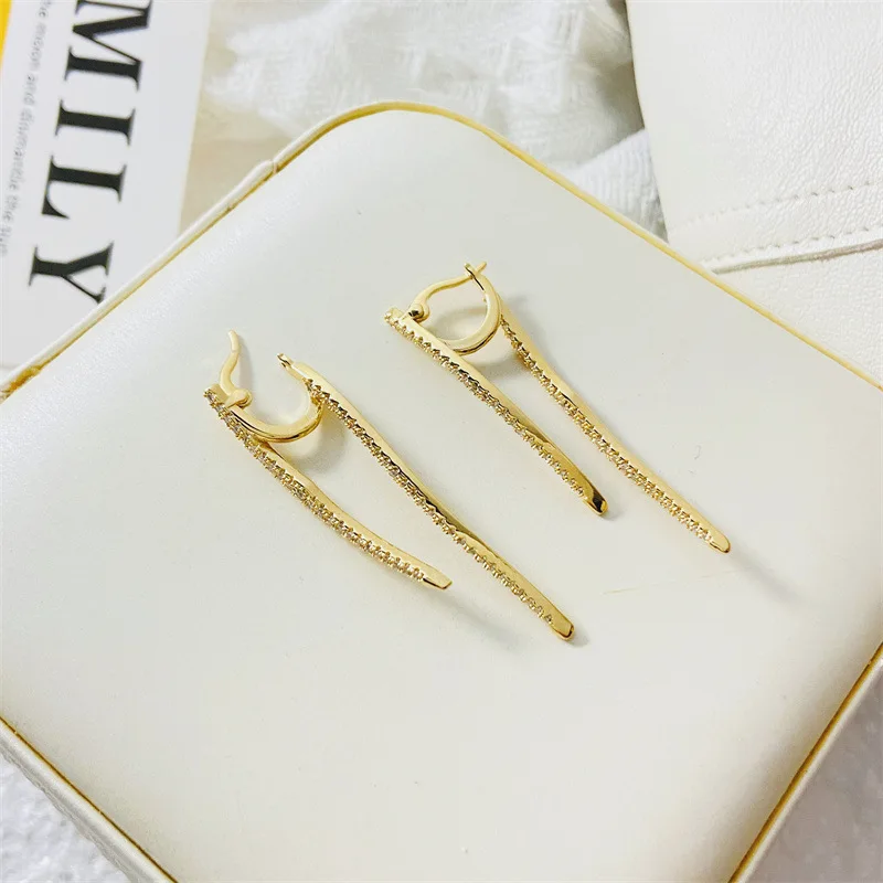 2023 New Personalized INS Long Chain Earrings Fashion Trend Temperament Versatile Personalized Women Earrings Wholesale
2023 New Personalized INS Long Chain Earrings Fashion Trend Temperament Versatile Personalized Women Earrings Wholesale