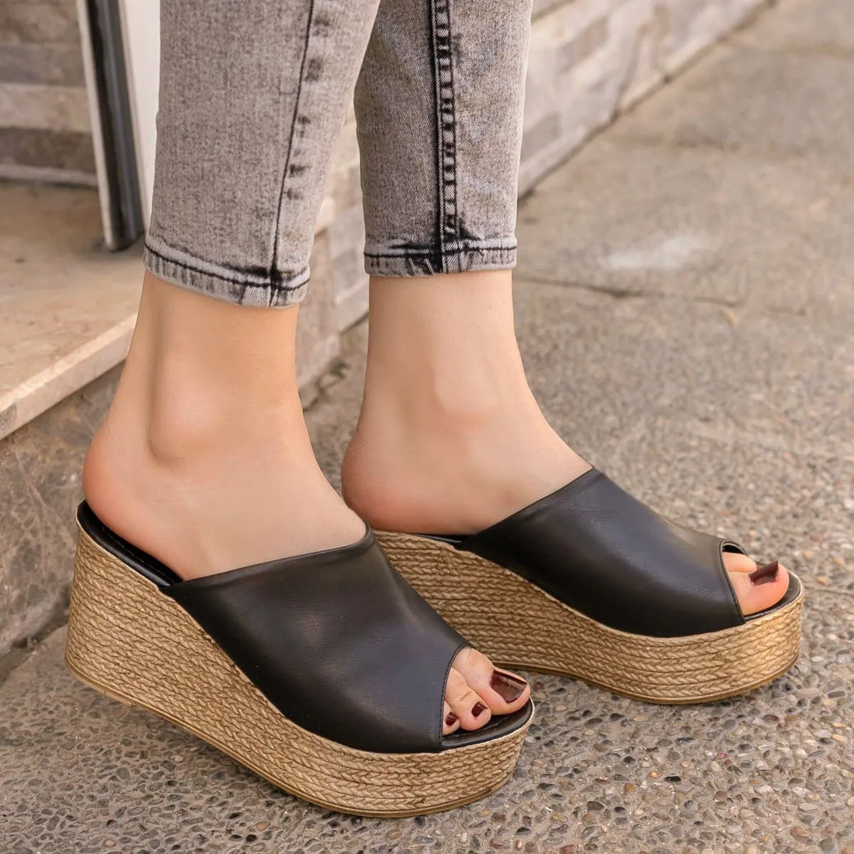 BveA Store Fashion Summer For Women Design Sexy Handy Sandals Hanna Black Skin Wedges Slippers 
BveA Store Fashion Summer For Women Design Sexy Handy Sandals Hanna Black Skin Wedges Slippers