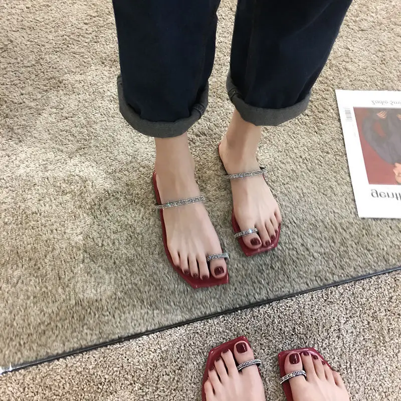 2022 Summer New Women's Fashion Rhinestones Elegant and Fashionable Outer Wear Flip-flops Girls All-match Flat Slippers
2022 Summer New Women's Fashion Rhinestones Elegant and Fashionable Outer Wear Flip-flops Girls All-match Flat Slippers