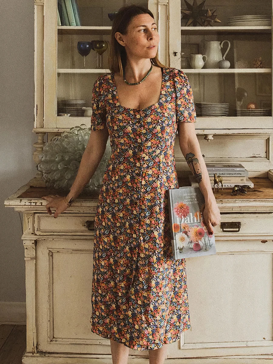 French Floral Print Midi Dress 2022 Summer Short-sleeved Square Collar Buttons Woman Dresses Elegant Vintage Femme Long Robes
French Floral Print Midi Dress 2022 Summer Short-sleeved Square Collar Buttons Woman Dresses Elegant Vintage Femme Long Robes