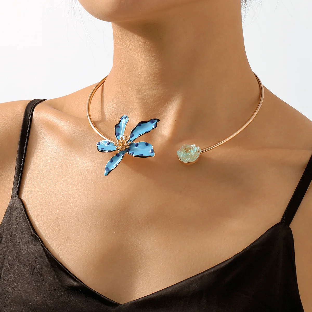 Classic Luxury Trendy Women Necklace Crystal Geometric Fashion Flower Neck Chain Vintage Resin Charm Indian Torques Jewelry Gift
Classic Luxury Trendy Women Necklace Crystal Geometric Fashion Flower Neck Chain Vintage Resin Charm Indian Torques Jewelry Gift