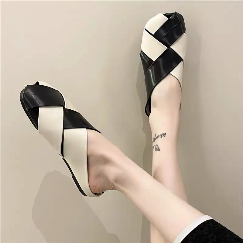 Baotou Large Size Half Slippers Summer Female Black and White Wear Woven Hollow, Flat-bottomed Roman Beach Shoes Slippers.
Baotou Large Size Half Slippers Summer Female Black and White Wear Woven Hollow, Flat-bottomed Roman Beach Shoes Slippers.