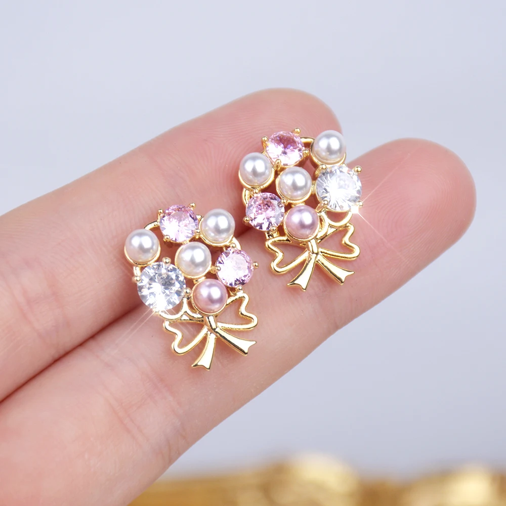 Korean New Gold Plated Pearl Stud Earrings Water Drop Shiny Zircon Exquisite Earrings for Women Wedding Temperament Jewelry
Korean New Gold Plated Pearl Stud Earrings Water Drop Shiny Zircon Exquisite Earrings for Women Wedding Temperament Jewelry