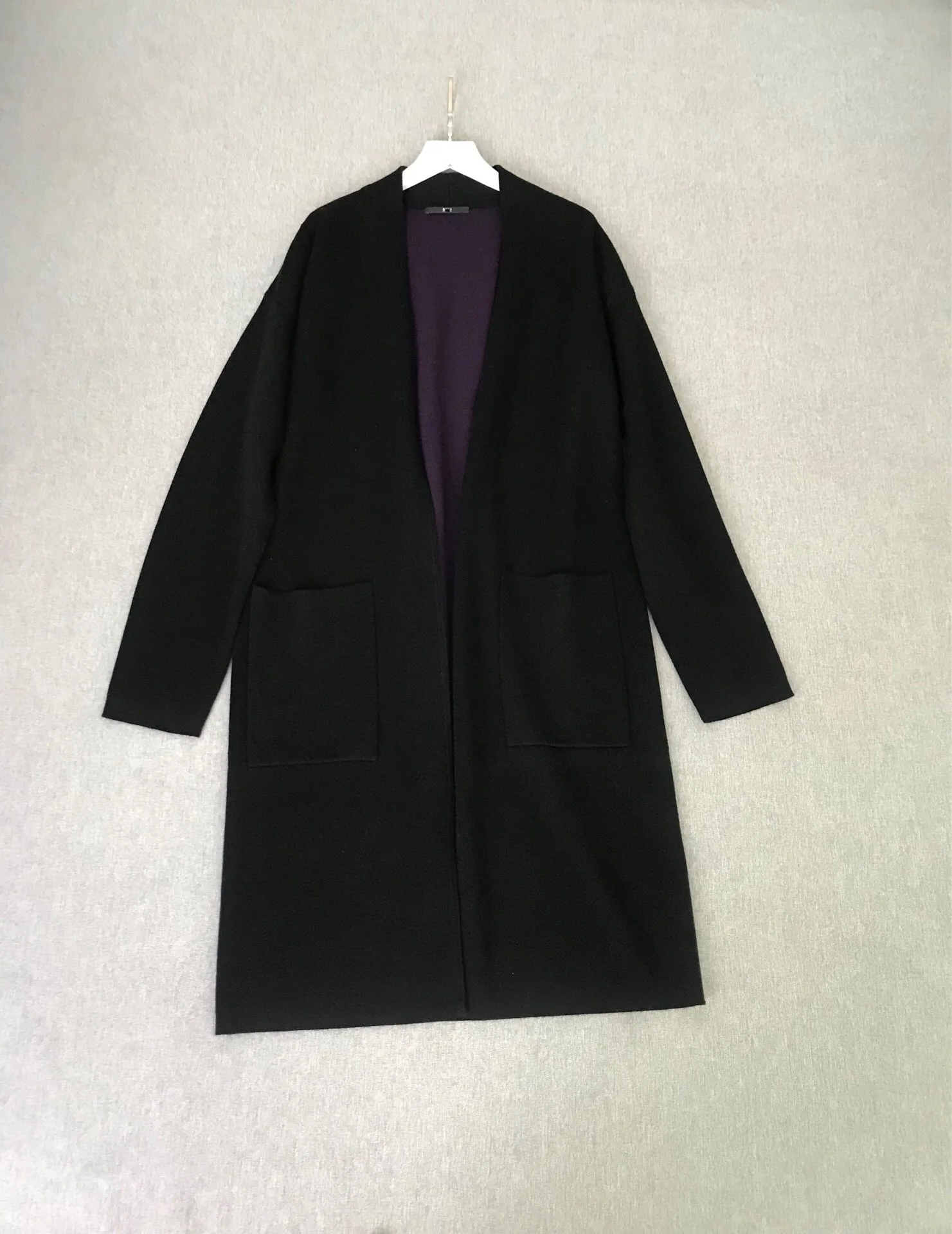 Женский шерстяной кардиган средней длины 
Женский шерстяной кардиган средней длины