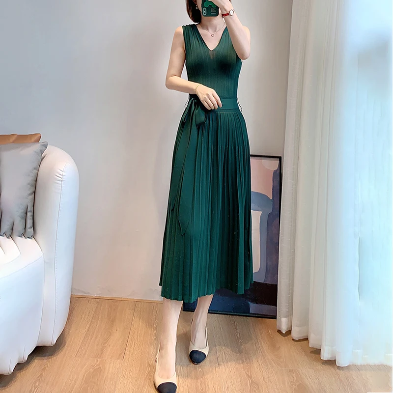 V Neck Knitted Midi Sleeveless Belted Dress US 2-US 8 New Spring Collections
V Neck Knitted Midi Sleeveless Belted Dress US 2-US 8 New Spring Collections
