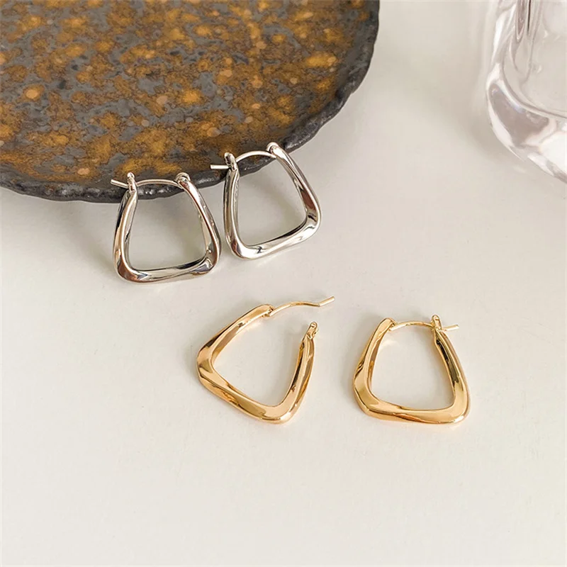 2022 New Classic Copper Alloy Smooth Metal Hoop Earrings For Woman Fashion Korean Jewelry Temperament Girl'S Daily Wear Earrings
2022 New Classic Copper Alloy Smooth Metal Hoop Earrings For Woman Fashion Korean Jewelry Temperament Girl'S Daily Wear Earrings