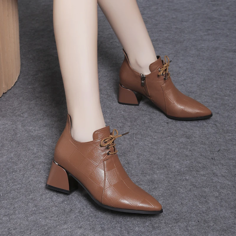 2022 New Autumn Winter Pointed Women's Boots Mid Heel Net Red Front Lace Up Deep Mouth Comfortable Nude Boots for Women
2022 New Autumn Winter Pointed Women's Boots Mid Heel Net Red Front Lace Up Deep Mouth Comfortable Nude Boots for Women