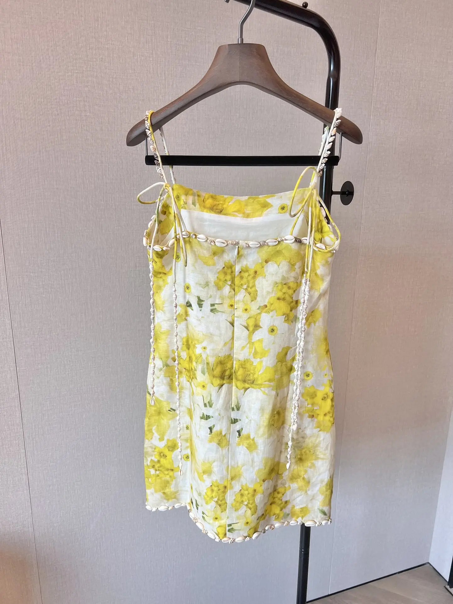 All linen fabric halter dress halter real conch are hand sewn725
All linen fabric halter dress halter real conch are hand sewn725