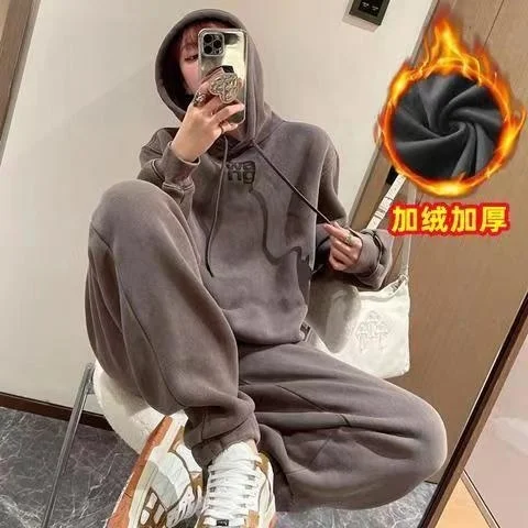 2023 NEW Plush Brown Sweatershirt+ Pants Two-piece Set For Sweat Suits Women Matching Sets Winter Thickened Fashionable Set
2023 NEW Plush Brown Sweatershirt+ Pants Two-piece Set For Sweat Suits Women Matching Sets Winter Thickened Fashionable Set