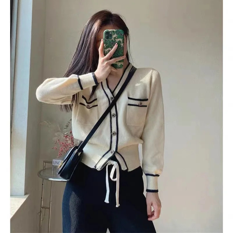 New Korean Fashion Knitted Cardigan Sweater Women Long Sleeve Single Breasted V-neck Tops Contrast Color Autumn Winter Clothes
New Korean Fashion Knitted Cardigan Sweater Women Long Sleeve Single Breasted V-neck Tops Contrast Color Autumn Winter Clothes