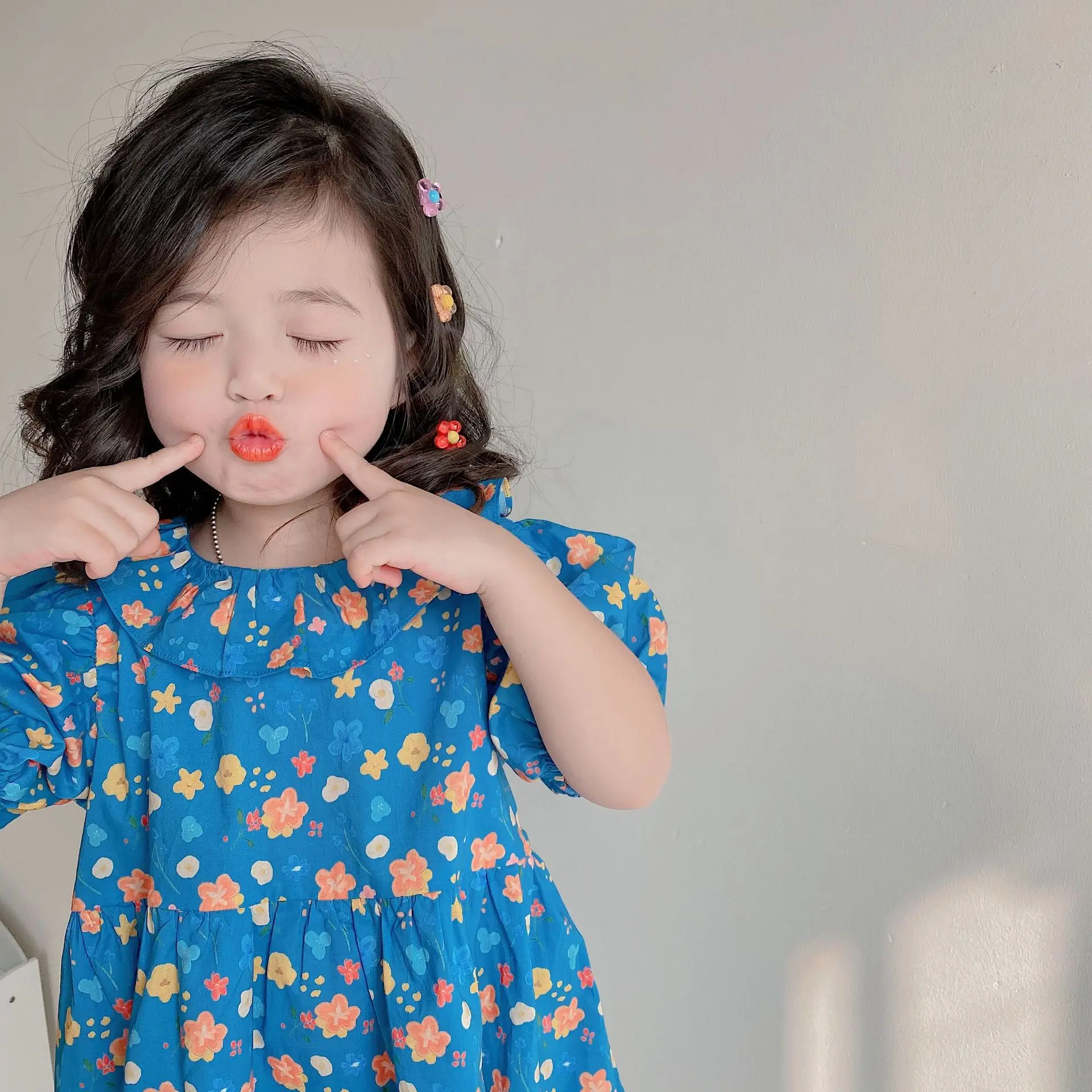 2022 spring and summer new Korean version of the girl's flower and fresh dress princess dress
2022 spring and summer new Korean version of the girl's flower and fresh dress princess dress